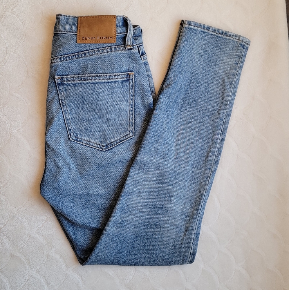 Aritzia Denim Forum Yoko High Rise Slim 28L